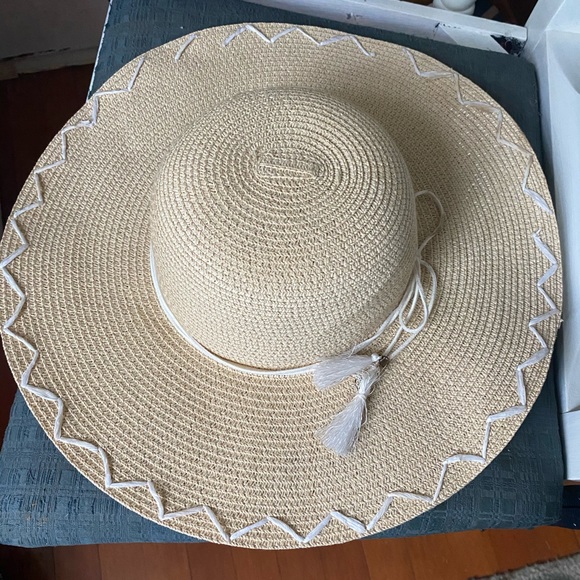 Straw sun hat - Picture 2 of 3